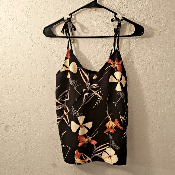 SOLD! SHEIN Tie Shoulder Blouse in Black/Red/Gold Floral Size Small NIB - Picture 4 of 15